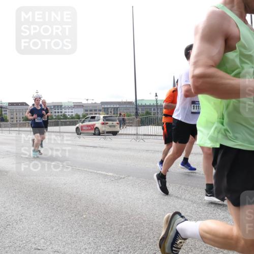 29.06.2025 - hella hamburg halbmarathon Lena Gebhardt http://msf.ph/oto/8417955 29.06.2025 10:27:04 Lombardsbrücke 2045, 18978, 1795, 1111, 1530, 1793, 1973, 2045, 2306, 2643, 2775, 4358, 4507, 4509, 5494, 5495, 5707, 5825, 6259, 6625, 6637, 7069, 7234, 7314, 7944, 8056, 8079, 8281, 9186, 9349, 10077, 10465, 11110, 11270, 11740, 11766, 12071, 13462, 14020, 14021, 15027, 15108, 15641, 15878, 16479, 16788, 17049, 17300, 17445, 17675, 18074, 18516, 18962, 18976, 18978 meine-sportfotos.de
