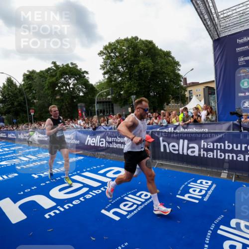 29.06.2025 - hella hamburg halbmarathon Zöllner http://msf.ph/oto/8417963 29.06.2025 10:29:17 Ziel 8473, 12287, 12337, 14395, 19194 meine-sportfotos.de