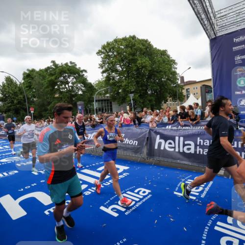 29.06.2025 - hella hamburg halbmarathon Zöllner http://msf.ph/oto/8417983 29.06.2025 10:51:32 Ziel 1335, 2411, 2946, 5820, 7943, 9214, 9656, 10691, 11422, 13403, 13792, 15871, 15950, 16357, 17131 meine-sportfotos.de