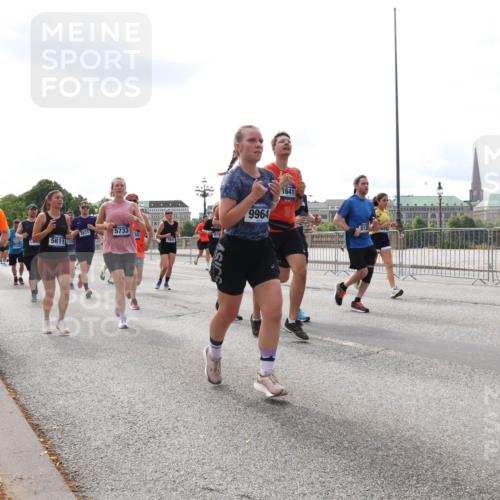 29.06.2025 - hella hamburg halbmarathon Lena Gebhardt http://msf.ph/oto/8417985 29.06.2025 10:18:02 Lombardsbrücke 2598, 14, 5611, 2931, 5733, 7641, 9964, 1641, 812, 1015, 1159, 1160, 1268, 1274, 1325, 1458, 1554, 1622, 1641, 1749, 1795, 1982, 2087, 2094, 2147, 2259, 2335, 2548, 2634, 2931, 3125, 3138, 3292, 3321, 3482, 3977, 4218, 4710, 4738, 4804, 5002, 5004, 5290, 5611, 5733, 6254, 6270, 6336, 6352, 7094, 7258, 7413, 7641, 7649, 7838, 7882, 7883, 8067, 8128, 8144, 8248, 8607, 8799, 9400, 9539, 9717, 9734, 9798, 9834, 9844, 9848, 9964, 10174, 10332, 10509, 10908, 12498 meine-sportfotos.de
