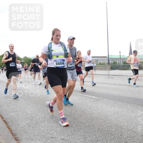 29.06.2025 - hella hamburg halbmarathon Lena Gebhardt http://msf.ph/oto/8417990 29.06.2025 10:52:04 Lombardsbrücke 3038, 6604, 10673, 18078, 35, 1418, 172, 1418, 1978, 2593, 3038, 3240, 3645, 3991, 4087, 4273, 4436, 4598, 4606, 4815, 5062, 5262, 5291, 5534, 6007, 6386, 6403, 6404, 6406, 6456, 6604, 6885, 6947, 6985, 7682, 7690, 7691, 8194, 8196, 8250, 8251, 8399, 8621, 9220, 9340, 9368, 9460, 9462, 9590, 9594, 9673, 9730, 10296, 10342, 10521, 10533, 10634, 10673, 10693, 10830, 10884, 11101, 11126, 11127, 11375, 11736, 11875, 11899, 11974, 12065, 12558 meine-sportfotos.de