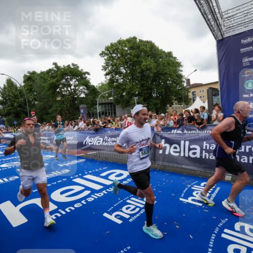 29.06.2025 - hella hamburg halbmarathon Zöllner http://msf.ph/oto/8418011 29.06.2025 10:51:33 Ziel 1335, 2946, 5820, 7943, 9656, 10691, 11422, 13403, 13792, 15871, 15950, 17131 meine-sportfotos.de