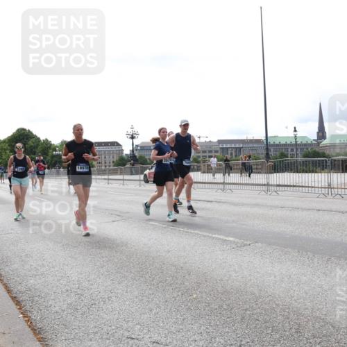 29.06.2025 - hella hamburg halbmarathon Lena Gebhardt http://msf.ph/oto/8418016 29.06.2025 10:27:04 Lombardsbrücke 18978, 1530, 1793, 1973, 2045, 2306, 2643, 2775, 4358, 4507, 4509, 5494, 5495, 5707, 5825, 6259, 6625, 6637, 7069, 7234, 7314, 7944, 8056, 8079, 8281, 9186, 9349, 10077, 10465, 11110, 11270, 11740, 11766, 12071, 13462, 14020, 14021, 15027, 15108, 15641, 15878, 16479, 16788, 17049, 17300, 17445, 17675, 18074, 18516, 18962, 18976, 18978 meine-sportfotos.de