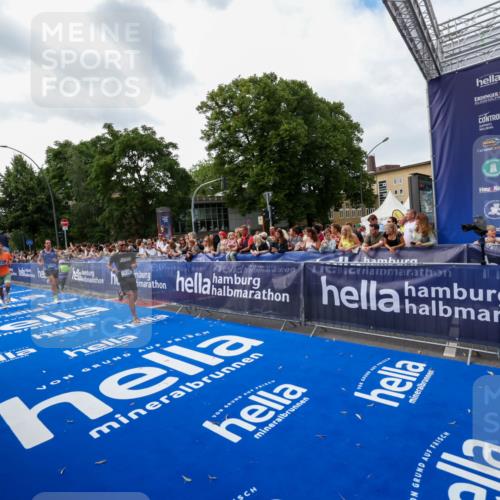 29.06.2025 - hella hamburg halbmarathon Zöllner http://msf.ph/oto/8418019 29.06.2025 10:29:23 Ziel 2075, 8975, 9571, 12287, 12337, 13838, 14164, 14395, 19203 meine-sportfotos.de