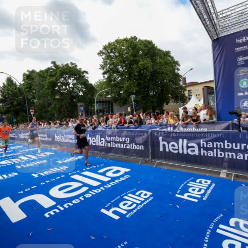 29.06.2025 - hella hamburg halbmarathon Zöllner http://msf.ph/oto/8418035 29.06.2025 10:29:23 Ziel 2075, 8975, 9571, 12287, 12337, 13838, 14164, 14395, 19203 meine-sportfotos.de