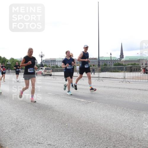 29.06.2025 - hella hamburg halbmarathon Lena Gebhardt http://msf.ph/oto/8418041 29.06.2025 10:27:05 Lombardsbrücke 179, 2045, 49, 17049, 18978, 1530, 1793, 1973, 2045, 2306, 2643, 2775, 4358, 4507, 4509, 5494, 5495, 5707, 5825, 6259, 6625, 6637, 7069, 7234, 7314, 7944, 8056, 8079, 8281, 9186, 9349, 10077, 10465, 11110, 11270, 11740, 11766, 12071, 13462, 14020, 14021, 15027, 15108, 15641, 15878, 16479, 16788, 17049, 17300, 17445, 17675, 18074, 18516, 18962, 18976, 18978 meine-sportfotos.de