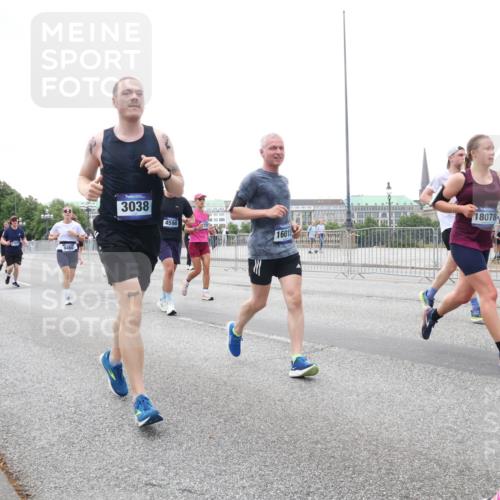 29.06.2025 - hella hamburg halbmarathon Lena Gebhardt http://msf.ph/oto/8418088 29.06.2025 10:52:05 Lombardsbrücke 10533, 3038, 4598, 18078, 16015, 1418, 1978, 2593, 3038, 3240, 3645, 3991, 4087, 4273, 4436, 4598, 4606, 4815, 5062, 5262, 5534, 6007, 6386, 6403, 6404, 6406, 6456, 6604, 6947, 6985, 7682, 7690, 7691, 8194, 8196, 8250, 8251, 8399, 8621, 9220, 9368, 9460, 9462, 9590, 9594, 9673, 9730, 10296, 10342, 10521, 10533, 10634, 10673, 10693, 10830, 10884, 11084, 11101, 11126, 11127, 11375, 11736, 11875, 11899, 11974, 12065, 12546, 12558 meine-sportfotos.de