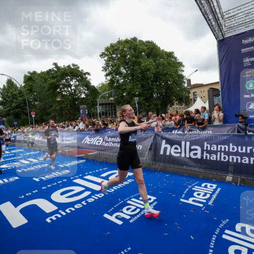 29.06.2025 - hella hamburg halbmarathon Zöllner http://msf.ph/oto/8418099 29.06.2025 10:51:36 Ziel 1335, 5008, 7943, 10691, 13327, 13403, 17131, 19007 meine-sportfotos.de