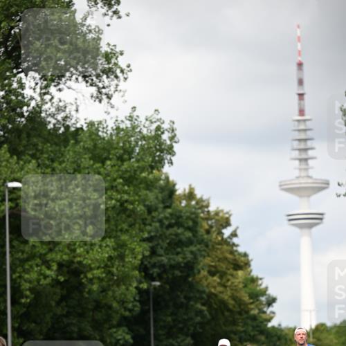 29.06.2025 - hella hamburg halbmarathon Dr. Thomas Lammeyer http://msf.ph/oto/8418176 29.06.2025 10:45:38 Kennedybrücke 1731, 2805, 3344, 4044, 4412, 4638, 5549, 5688, 5928, 6088, 7293, 7661, 7829, 8769, 8878, 10269, 10407, 10644, 11166, 11209 meine-sportfotos.de