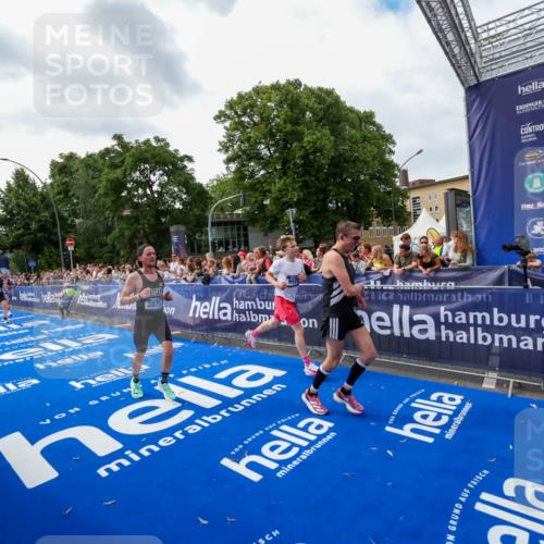 29.06.2025 - hella hamburg halbmarathon Zöllner http://msf.ph/oto/8418208 29.06.2025 10:29:28 Ziel 2075, 8975, 9571, 10156, 12234, 13838, 14164, 15880, 16118, 17197, 18737, 19203 meine-sportfotos.de