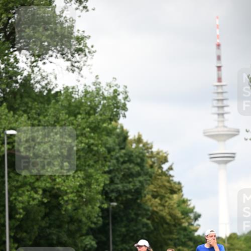 29.06.2025 - hella hamburg halbmarathon Dr. Thomas Lammeyer http://msf.ph/oto/8418210 29.06.2025 10:45:39 Kennedybrücke 1731, 2805, 3344, 4044, 4412, 4638, 5549, 5688, 5928, 6088, 7293, 7661, 7829, 8769, 8878, 9009, 10269, 10407, 10644, 11166, 11209, 11371 meine-sportfotos.de