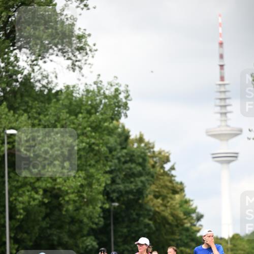 29.06.2025 - hella hamburg halbmarathon Dr. Thomas Lammeyer http://msf.ph/oto/8418223 29.06.2025 10:45:39 Kennedybrücke 1731, 2805, 3344, 4044, 4412, 4638, 5549, 5688, 5928, 6088, 7293, 7661, 7829, 8769, 8878, 9009, 10269, 10407, 10644, 11166, 11209, 11371 meine-sportfotos.de