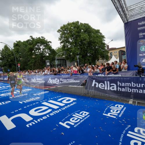 29.06.2025 - hella hamburg halbmarathon Zöllner http://msf.ph/oto/8418244 29.06.2025 10:51:45 Ziel 6286, 7224, 8819, 13327, 14012, 14458, 15496, 15727, 15831, 15899, 17682, 19020, 19053 meine-sportfotos.de