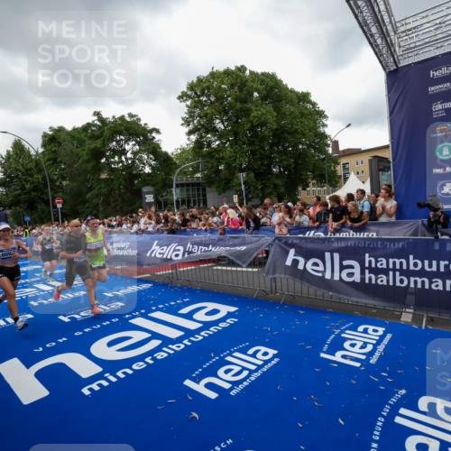 29.06.2025 - hella hamburg halbmarathon Zöllner http://msf.ph/oto/8418253 29.06.2025 10:51:45 Ziel 6286, 7224, 8819, 13327, 14012, 14458, 15496, 15727, 15831, 15899, 17682, 19020, 19053 meine-sportfotos.de
