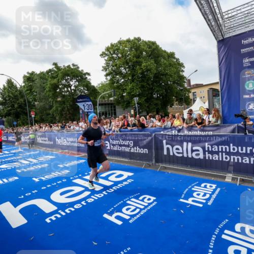 29.06.2025 - hella hamburg halbmarathon Zöllner http://msf.ph/oto/8418267 29.06.2025 10:29:30 Ziel 2021, 2180, 9137, 10156, 10790, 12234, 13838, 15880, 16118, 17197, 18737, 19203 meine-sportfotos.de