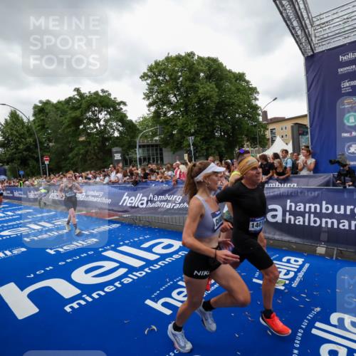 29.06.2025 - hella hamburg halbmarathon Zöllner http://msf.ph/oto/8418274 29.06.2025 10:51:46 Ziel 2396, 6286, 7224, 8710, 8819, 12224, 14012, 14458, 15496, 15727, 15831, 15899, 17682, 19020, 19053 meine-sportfotos.de