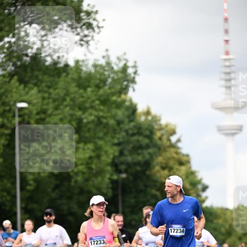 29.06.2025 - hella hamburg halbmarathon Dr. Thomas Lammeyer http://msf.ph/oto/8418300 29.06.2025 10:45:43 Kennedybrücke 1731, 2805, 3344, 4044, 4412, 4638, 4774, 5549, 5688, 5928, 6088, 7293, 7661, 7829, 8769, 9009, 10269, 10407, 10644, 11166, 11209, 11371 meine-sportfotos.de