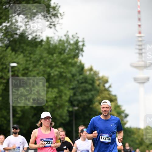 29.06.2025 - hella hamburg halbmarathon Dr. Thomas Lammeyer http://msf.ph/oto/8418329 29.06.2025 10:45:43 Kennedybrücke 1731, 2805, 3344, 4044, 4412, 4638, 4774, 5549, 5688, 5928, 6088, 7293, 7661, 7829, 8769, 9009, 10269, 10407, 10644, 11166, 11209, 11371 meine-sportfotos.de