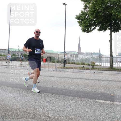 29.06.2025 - hella hamburg halbmarathon Lena Gebhardt http://msf.ph/oto/8418333 29.06.2025 10:52:07 Lombardsbrücke 9460, 4598, 1418, 1978, 3038, 3240, 3645, 3991, 4087, 4273, 4436, 4598, 4606, 4815, 5062, 5262, 5534, 6007, 6386, 6403, 6404, 6406, 6456, 6604, 6671, 6947, 6985, 7682, 7690, 7691, 7735, 8194, 8196, 8250, 8251, 8621, 9220, 9368, 9460, 9462, 9590, 9594, 9673, 9730, 9731, 10296, 10342, 10521, 10533, 10634, 10673, 10693, 10830, 10884, 11084, 11101, 11126, 11127, 11375, 11736, 11875, 11899, 11974, 12065, 12546, 12558 meine-sportfotos.de