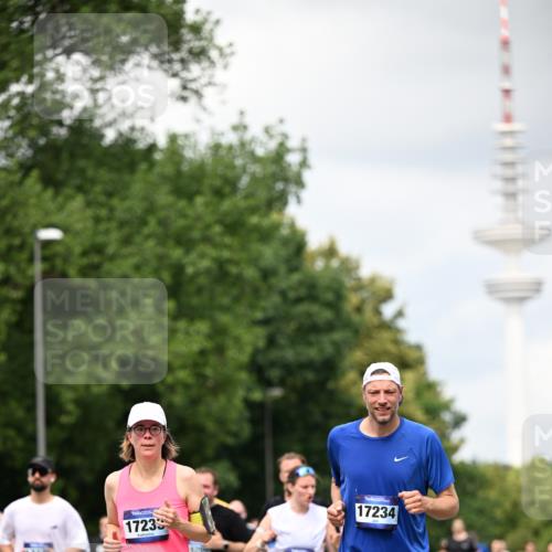 29.06.2025 - hella hamburg halbmarathon Dr. Thomas Lammeyer http://msf.ph/oto/8418342 29.06.2025 10:45:44 Kennedybrücke 1731, 2229, 2805, 3344, 4044, 4412, 4638, 4774, 5549, 5688, 5928, 6088, 7661, 7829, 8293, 8769, 9009, 9370, 10269, 10407, 10644, 11166, 11209, 11371 meine-sportfotos.de