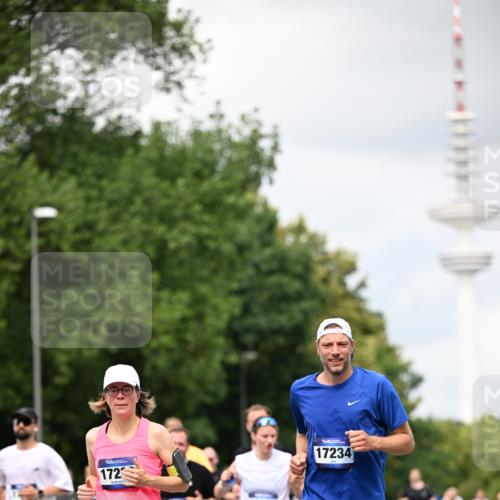 29.06.2025 - hella hamburg halbmarathon Dr. Thomas Lammeyer http://msf.ph/oto/8418348 29.06.2025 10:45:44 Kennedybrücke 1731, 2229, 2805, 3344, 4044, 4412, 4638, 4774, 5549, 5688, 5928, 6088, 7661, 7829, 8293, 8769, 9009, 9370, 10269, 10407, 10644, 11166, 11209, 11371 meine-sportfotos.de