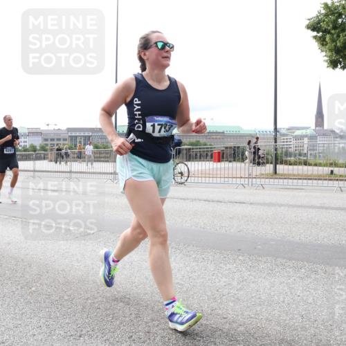 29.06.2025 - hella hamburg halbmarathon Lena Gebhardt http://msf.ph/oto/8418355 29.06.2025 10:27:07 Lombardsbrücke 1793, 1530, 1793, 1973, 2045, 2306, 2643, 2775, 4358, 4507, 4509, 5494, 5495, 5707, 5825, 6259, 6625, 6637, 7069, 7234, 7314, 7944, 8056, 8281, 9186, 9349, 10077, 10465, 11110, 11270, 11740, 11766, 12071, 13462, 14020, 14021, 15027, 15108, 15641, 15878, 16479, 16788, 17049, 17300, 17445, 17675, 18074, 18097, 18516, 18962, 18976, 18978 meine-sportfotos.de