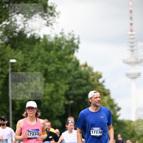 29.06.2025 - hella hamburg halbmarathon Dr. Thomas Lammeyer http://msf.ph/oto/8418359 29.06.2025 10:45:44 Kennedybrücke 1731, 2229, 2805, 3344, 4044, 4412, 4638, 4774, 5549, 5688, 5928, 6088, 7661, 7829, 8293, 8769, 9009, 9370, 10269, 10407, 10644, 11166, 11209, 11371 meine-sportfotos.de
