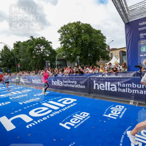 29.06.2025 - hella hamburg halbmarathon Zöllner http://msf.ph/oto/8418367 29.06.2025 10:29:34 Ziel 2021, 2180, 8784, 9137, 10156, 10790, 12234, 16118, 17197 meine-sportfotos.de