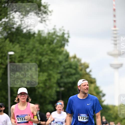 29.06.2025 - hella hamburg halbmarathon Dr. Thomas Lammeyer http://msf.ph/oto/8418374 29.06.2025 10:45:44 Kennedybrücke 1731, 2229, 2805, 3344, 4044, 4412, 4638, 4774, 5549, 5688, 5928, 6088, 7661, 7829, 8293, 8769, 9009, 9370, 10269, 10407, 10644, 11166, 11209, 11371 meine-sportfotos.de