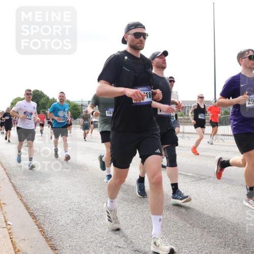 29.06.2025 - hella hamburg halbmarathon Lena Gebhardt http://msf.ph/oto/8418380 29.06.2025 10:18:05 Lombardsbrücke 496, 103, 18, 2931, 1015, 1159, 1160, 1268, 1274, 1325, 1458, 1554, 1622, 1641, 1749, 1795, 1982, 2087, 2094, 2147, 2335, 2548, 2634, 2931, 3125, 3138, 3292, 3321, 3482, 3977, 4710, 4738, 4804, 5002, 5004, 5290, 5611, 5733, 5909, 6254, 6270, 7094, 7258, 7413, 7641, 7649, 7838, 7882, 7883, 8067, 8128, 8144, 8248, 8607, 8799, 9400, 9539, 9717, 9734, 9798, 9834, 9844, 9964, 10174, 10332, 10509, 10908, 12498 meine-sportfotos.de