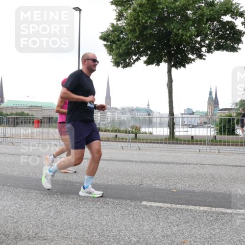 29.06.2025 - hella hamburg halbmarathon Lena Gebhardt http://msf.ph/oto/8418388 29.06.2025 10:52:07 Lombardsbrücke 1418, 1978, 3038, 3240, 3645, 3991, 4087, 4273, 4436, 4598, 4606, 4815, 5062, 5262, 5534, 6007, 6386, 6403, 6404, 6406, 6456, 6604, 6671, 6947, 6985, 7682, 7690, 7691, 7735, 8194, 8196, 8250, 8251, 8621, 9220, 9368, 9460, 9462, 9590, 9594, 9673, 9730, 9731, 10296, 10342, 10521, 10533, 10634, 10673, 10693, 10830, 10884, 11084, 11101, 11126, 11127, 11375, 11736, 11875, 11899, 11974, 12065, 12546, 12558 meine-sportfotos.de
