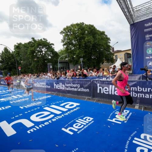 29.06.2025 - hella hamburg halbmarathon Zöllner http://msf.ph/oto/8418397 29.06.2025 10:29:35 Ziel 2021, 2180, 6781, 8784, 9137, 10790, 16118, 17197, 18422, 18699, 19204 meine-sportfotos.de