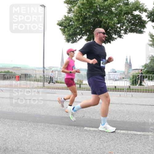29.06.2025 - hella hamburg halbmarathon Lena Gebhardt http://msf.ph/oto/8418408 29.06.2025 10:52:07 Lombardsbrücke 9460, 147, 459, 1418, 1978, 3038, 3240, 3645, 3991, 4087, 4273, 4436, 4598, 4606, 4815, 5062, 5262, 5534, 6007, 6386, 6403, 6404, 6406, 6456, 6604, 6671, 6947, 6985, 7682, 7690, 7691, 7735, 8194, 8196, 8250, 8251, 8621, 9220, 9368, 9460, 9462, 9590, 9594, 9673, 9730, 9731, 10296, 10342, 10521, 10533, 10634, 10673, 10693, 10830, 10884, 11084, 11101, 11126, 11127, 11375, 11736, 11875, 11899, 11974, 12065, 12546, 12558 meine-sportfotos.de