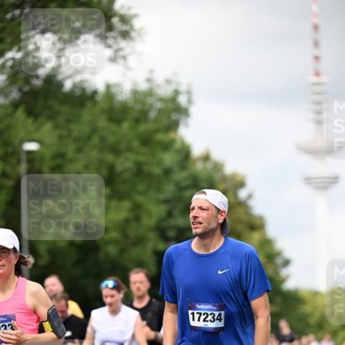 29.06.2025 - hella hamburg halbmarathon Dr. Thomas Lammeyer http://msf.ph/oto/8418409 29.06.2025 10:45:45 Kennedybrücke 1731, 2229, 2805, 3344, 3694, 4412, 4638, 4774, 5549, 5688, 5928, 6088, 7661, 7821, 8293, 8769, 9009, 9370, 10407, 10644, 11166, 11209, 11371 meine-sportfotos.de