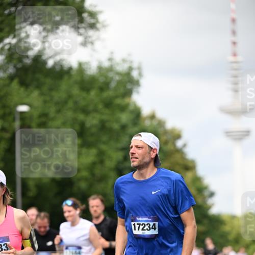 29.06.2025 - hella hamburg halbmarathon Dr. Thomas Lammeyer http://msf.ph/oto/8418418 29.06.2025 10:45:45 Kennedybrücke 1731, 2229, 2805, 3344, 3694, 4412, 4638, 4774, 5549, 5688, 5928, 6088, 7661, 7821, 8293, 8769, 9009, 9370, 10407, 10644, 11166, 11209, 11371 meine-sportfotos.de