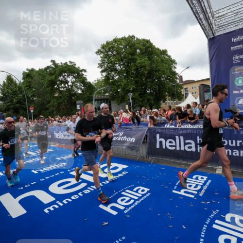 29.06.2025 - hella hamburg halbmarathon Zöllner http://msf.ph/oto/8418430 29.06.2025 10:51:52 Ziel 2396, 2818, 2823, 2880, 4297, 6286, 7224, 8710, 8819, 8856, 9793, 9959, 12224, 15427, 15727, 15831, 16907, 17682, 17815, 17962, 19053, 19137 meine-sportfotos.de