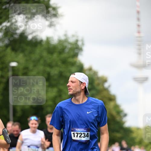 29.06.2025 - hella hamburg halbmarathon Dr. Thomas Lammeyer http://msf.ph/oto/8418436 29.06.2025 10:45:46 Kennedybrücke 1314, 1731, 2229, 2805, 3344, 3694, 4412, 4638, 4774, 5549, 5688, 5928, 6088, 7661, 7821, 8293, 8769, 9009, 9370, 10027, 10407, 10644, 11166, 11209, 11371 meine-sportfotos.de