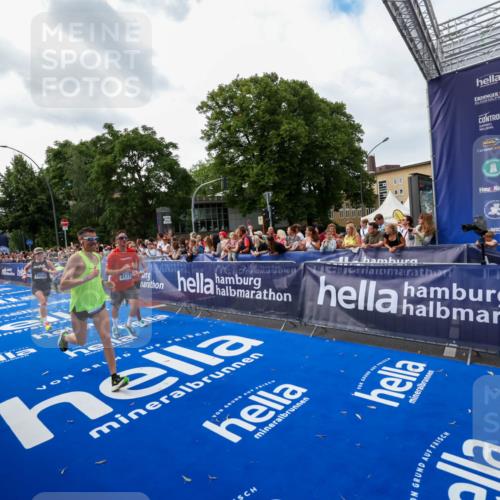 29.06.2025 - hella hamburg halbmarathon Zöllner http://msf.ph/oto/8418459 29.06.2025 10:29:36 Ziel 2021, 2180, 6781, 8784, 9137, 10790, 17197, 18422, 18699, 19204 meine-sportfotos.de