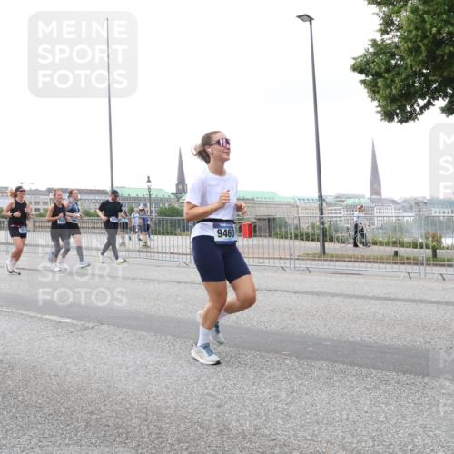 29.06.2025 - hella hamburg halbmarathon Lena Gebhardt http://msf.ph/oto/8418470 29.06.2025 10:52:08 Lombardsbrücke 1418, 1978, 3038, 3240, 3645, 3991, 4087, 4273, 4436, 4598, 4606, 4815, 5062, 5262, 5534, 6386, 6403, 6404, 6406, 6456, 6604, 6671, 6947, 6985, 7682, 7690, 7691, 7735, 7812, 8194, 8196, 8250, 8251, 8621, 9220, 9368, 9460, 9590, 9594, 9673, 9730, 9731, 10296, 10342, 10521, 10533, 10634, 10673, 10693, 10830, 10884, 11084, 11101, 11126, 11127, 11375, 11736, 11875, 11899, 11974, 12065, 12546, 12558 meine-sportfotos.de