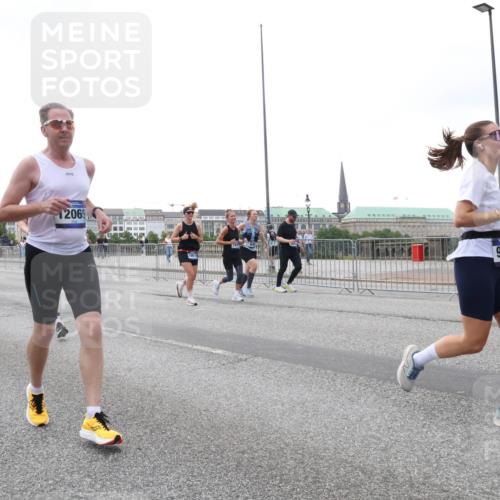 29.06.2025 - hella hamburg halbmarathon Lena Gebhardt http://msf.ph/oto/8418493 29.06.2025 10:52:08 Lombardsbrücke 533, 12065, 64, 94, 1418, 1978, 3038, 3240, 3645, 3991, 4087, 4273, 4436, 4598, 4606, 4815, 5062, 5262, 5534, 6386, 6403, 6404, 6406, 6456, 6604, 6671, 6947, 6985, 7682, 7690, 7691, 7735, 7812, 8194, 8196, 8250, 8251, 8621, 9220, 9368, 9460, 9590, 9594, 9673, 9730, 9731, 10296, 10342, 10521, 10533, 10634, 10673, 10693, 10830, 10884, 11084, 11101, 11126, 11127, 11375, 11736, 11875, 11899, 11974, 12065, 12546, 12558 meine-sportfotos.de