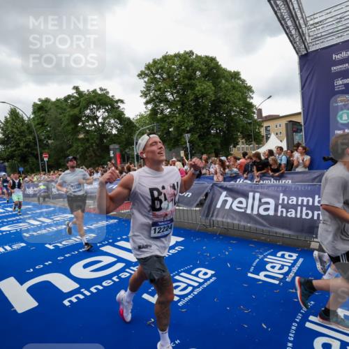 29.06.2025 - hella hamburg halbmarathon Zöllner http://msf.ph/oto/8418519 29.06.2025 10:51:55 Ziel 2396, 2818, 2823, 2880, 4297, 5102, 8710, 8856, 9793, 9959, 12224, 13799, 15427, 15690, 16907, 17815, 17962, 19137 meine-sportfotos.de