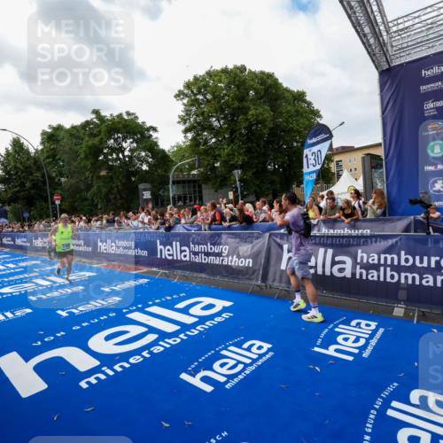 29.06.2025 - hella hamburg halbmarathon Zöllner http://msf.ph/oto/8418536 29.06.2025 10:29:38 Ziel 2021, 2180, 6781, 7186, 8784, 9137, 10790, 18422, 18699, 19204 meine-sportfotos.de
