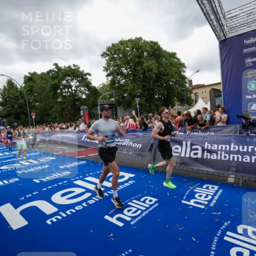 29.06.2025 - hella hamburg halbmarathon Zöllner http://msf.ph/oto/8418539 29.06.2025 10:51:55 Ziel 2396, 2818, 2823, 2880, 4297, 5102, 8710, 8856, 9793, 9959, 12224, 13799, 15427, 15690, 16907, 17815, 17962, 19137 meine-sportfotos.de