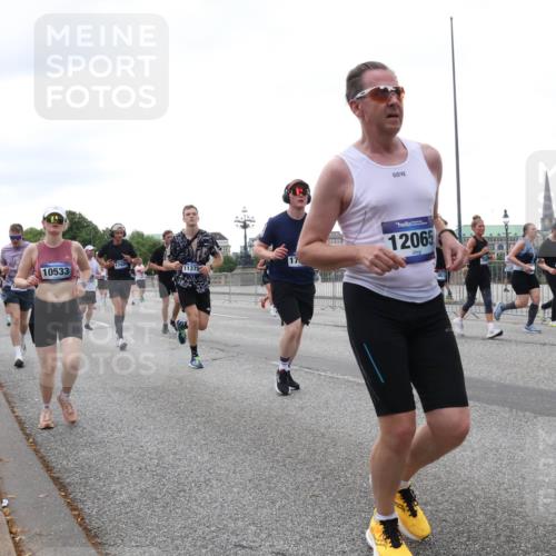 29.06.2025 - hella hamburg halbmarathon Lena Gebhardt http://msf.ph/oto/8418582 29.06.2025 10:52:09 Lombardsbrücke 17, 10533, 11375, 12065, 1418, 1978, 3038, 3240, 3645, 3991, 4087, 4273, 4436, 4598, 4606, 4815, 5062, 5262, 5534, 6386, 6403, 6404, 6406, 6456, 6604, 6671, 6947, 6985, 7682, 7690, 7691, 7735, 7812, 8194, 8196, 8250, 8251, 8621, 9220, 9368, 9460, 9590, 9594, 9673, 9730, 9731, 10296, 10342, 10521, 10533, 10634, 10673, 10693, 10830, 10884, 11084, 11101, 11126, 11127, 11297, 11375, 11736, 11875, 11899, 11974, 12065, 12546, 12558 meine-sportfotos.de