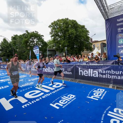 29.06.2025 - hella hamburg halbmarathon Zöllner http://msf.ph/oto/8418623 29.06.2025 10:29:43 Ziel 6781, 7186, 16818, 18422, 18699, 19204 meine-sportfotos.de