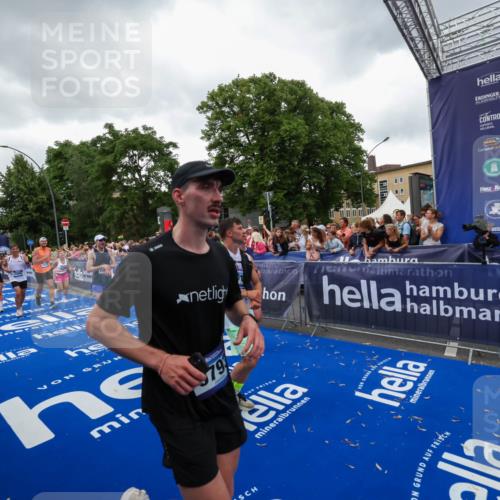 29.06.2025 - hella hamburg halbmarathon Zöllner http://msf.ph/oto/8418627 29.06.2025 10:51:58 Ziel 2818, 2823, 2880, 4033, 4297, 5102, 6390, 7409, 7724, 8856, 9793, 9959, 10057, 13799, 15690, 17815, 17962, 18869, 19137 meine-sportfotos.de