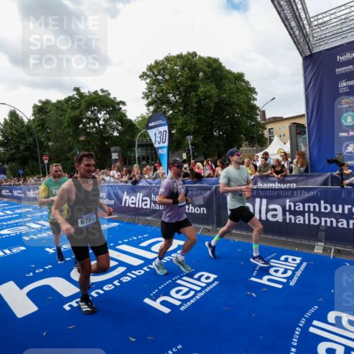 29.06.2025 - hella hamburg halbmarathon Zöllner http://msf.ph/oto/8418641 29.06.2025 10:29:43 Ziel 6781, 7186, 16818, 18422, 18699, 19204 meine-sportfotos.de