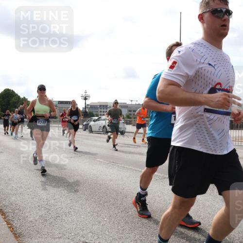 29.06.2025 - hella hamburg halbmarathon Lena Gebhardt http://msf.ph/oto/8418649 29.06.2025 10:18:07 Lombardsbrücke 17292, 8248, 12274, 1015, 1159, 1160, 1268, 1274, 1325, 1458, 1554, 1622, 1641, 1749, 1795, 1982, 2087, 2094, 2147, 2335, 2548, 2634, 2931, 3125, 3138, 3292, 3321, 3482, 3977, 4710, 4738, 4804, 5002, 5004, 5290, 5611, 5733, 5909, 6270, 7094, 7258, 7413, 7641, 7649, 7838, 7882, 7883, 8067, 8128, 8144, 8248, 8607, 8799, 9222, 9400, 9539, 9717, 9734, 9798, 9834, 9844, 9964, 10174, 10332, 10509, 10659, 10908, 12498, 13341 meine-sportfotos.de