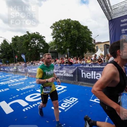 29.06.2025 - hella hamburg halbmarathon Zöllner http://msf.ph/oto/8418668 29.06.2025 10:29:44 Ziel 6781, 7186, 13374, 16818, 18422, 18699, 19204 meine-sportfotos.de