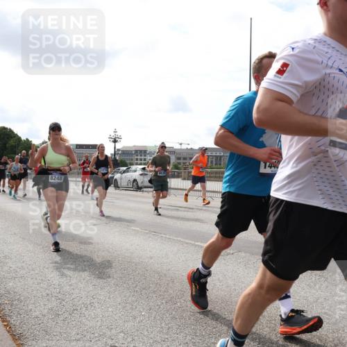 29.06.2025 - hella hamburg halbmarathon Lena Gebhardt http://msf.ph/oto/8418672 29.06.2025 10:18:07 Lombardsbrücke 7292, 8248, 12274, 144, 1015, 1159, 1160, 1268, 1274, 1325, 1458, 1554, 1622, 1641, 1749, 1795, 1982, 2087, 2094, 2147, 2335, 2548, 2634, 2931, 3125, 3138, 3292, 3321, 3482, 3977, 4710, 4738, 4804, 5002, 5004, 5290, 5611, 5733, 5909, 6270, 7094, 7258, 7413, 7641, 7649, 7838, 7882, 7883, 8067, 8128, 8144, 8248, 8607, 8799, 9222, 9400, 9539, 9717, 9734, 9798, 9834, 9844, 9964, 10174, 10332, 10509, 10659, 10908, 12498, 13341 meine-sportfotos.de